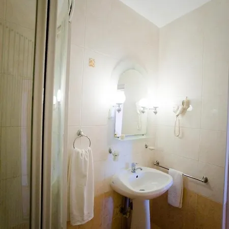 Class Hotel
